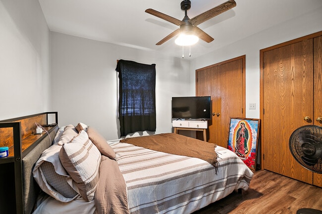 Building Photo - 315 N School St