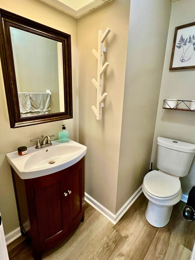 Building Photo - Charming 3-Bedroom Home with Modern Upgrad...