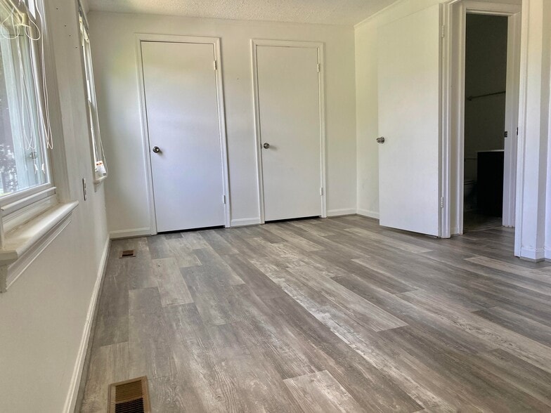 Building Photo - 7351 Crestleigh Cir