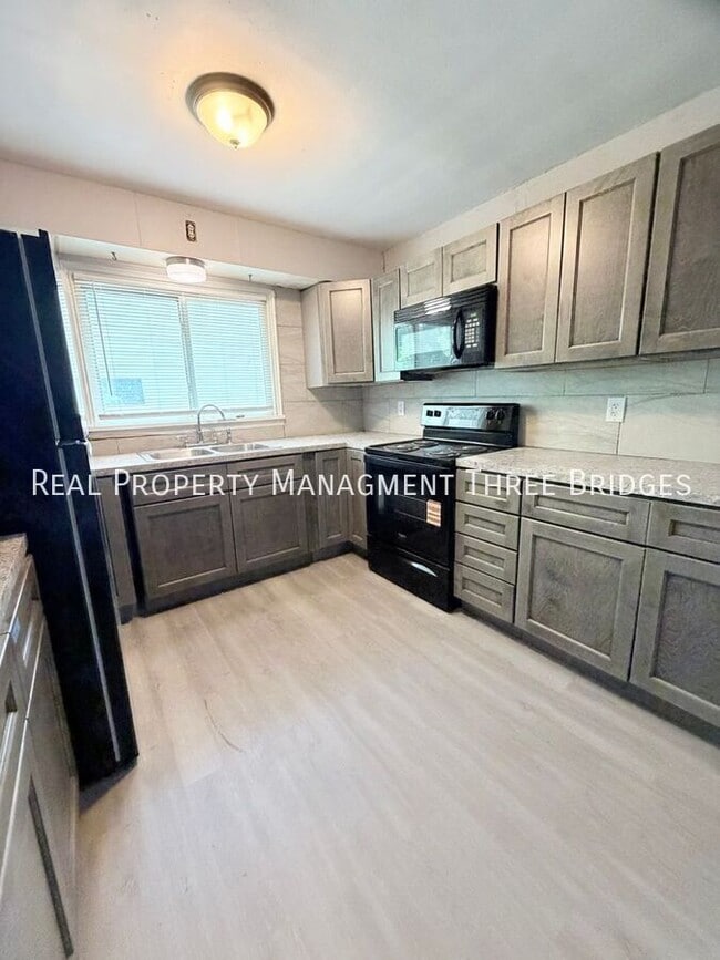 Building Photo - 536 Ames Pl