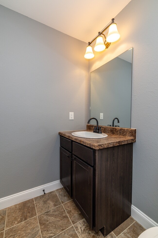 Building Photo - 924 Warrior Hill Dr