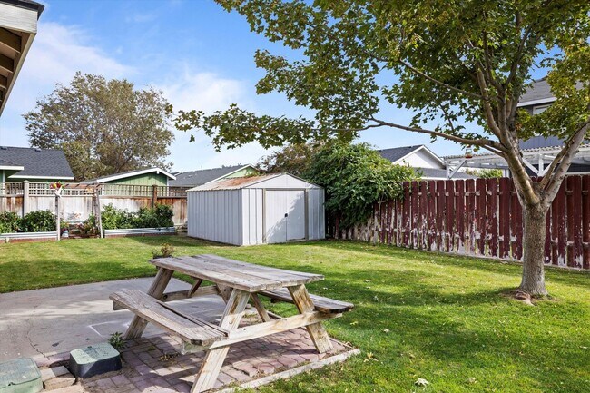 Building Photo - 6320 Candlestick Dr