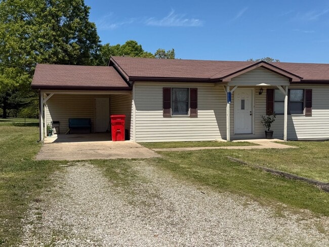 Building Photo - Cozy 2 Bedroom Duplex!