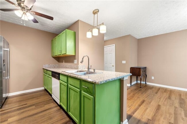 Building Photo - 1382 Hollenbeck Ln