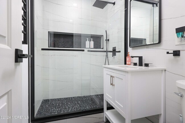 Building Photo - 675 Ocean Ave N