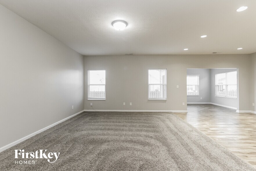 Building Photo - 821 Blue Ash Trail