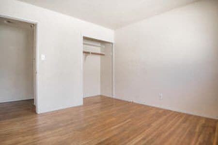 Building Photo - Charming home in great neighborhood