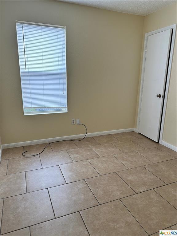 Building Photo - "Spacious 4-Bedroom Gem with 2 Full Baths in Killeen, TX - 1,647 Sq Ft of Comfort Awaits!"