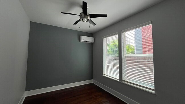 Building Photo - 1207 W Gray St