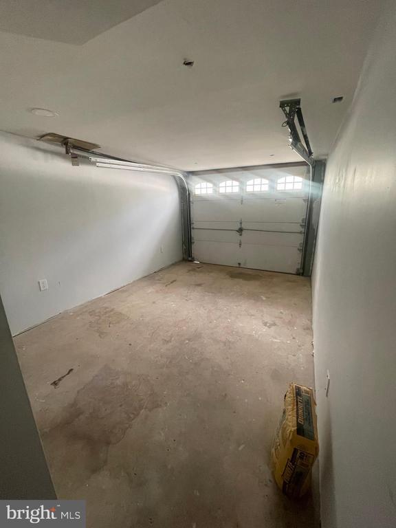 Building Photo - 3300 Kayford Cir