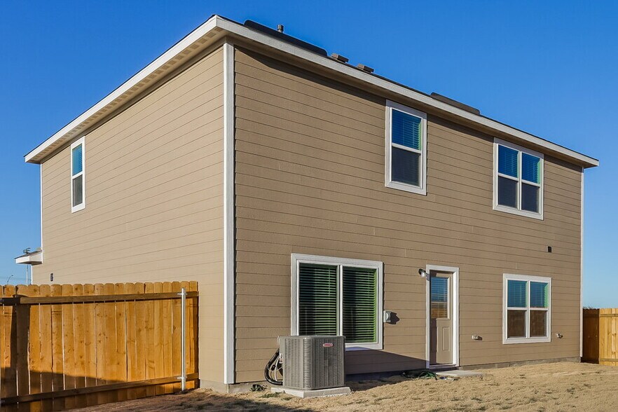 Building Photo - 1532 Woodwinds Dr