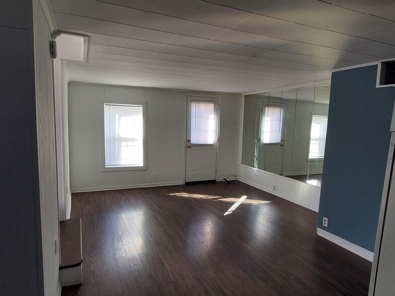 Living Room - 834 N Greenview Ave