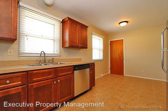 Building Photo - 3 br, 1.5 bath House - 1836 Westwood