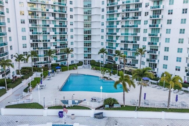 Building Photo - 7910 Harbor Island Dr