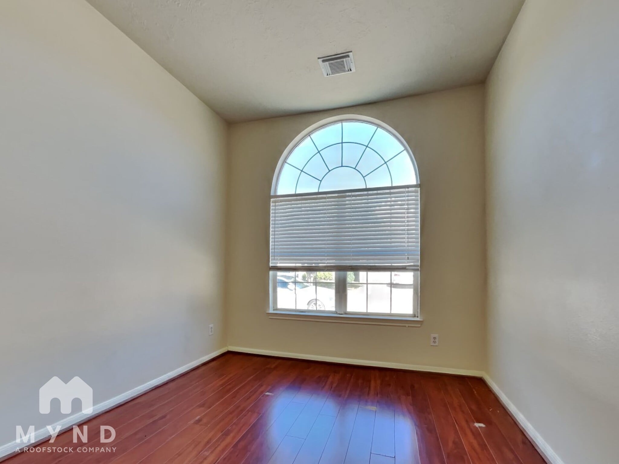 Building Photo - 807 Forest Star