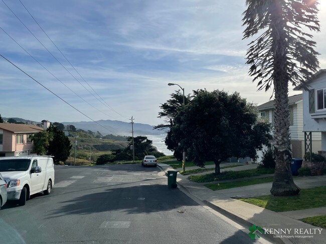Building Photo - Large Five Bedroom, Three Bathroom with In...