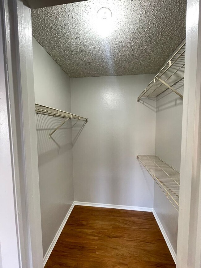 Building Photo - 2 Bed / 1 Bath Condo in Gated Comm. In Altamonte Springs. Available Now!