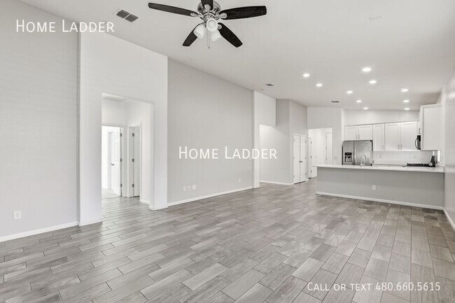 Building Photo - 3234 E Dogwood Pl