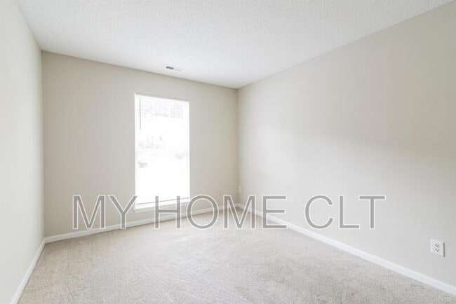 Building Photo - 12025 Brownestone View Dr