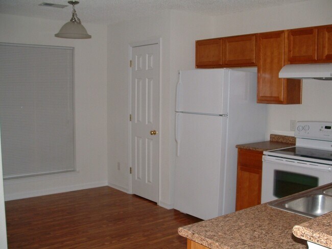 Building Photo - 25 Halyard Dr