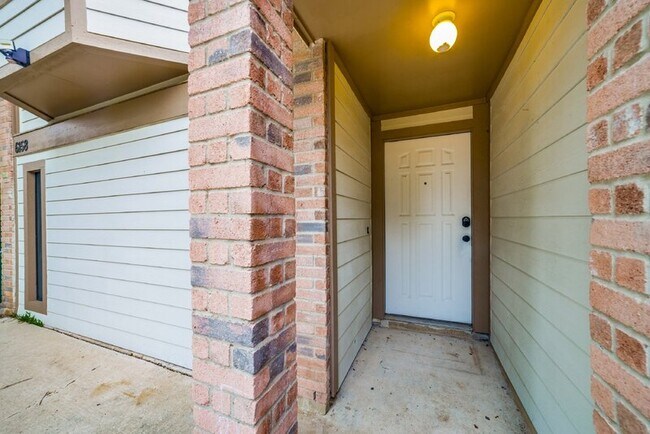 Building Photo - 6158 Valley Clf