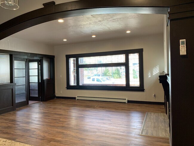Building Photo - Newly Remodeled One Bedroom in The Avenues...