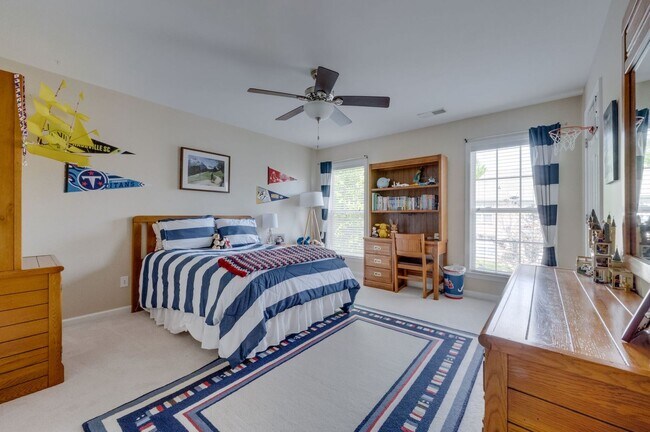 Building Photo - 4 Bedroom, 3.5 Bathroom Executive Home with Fenced Yard and 3 Car Garage.