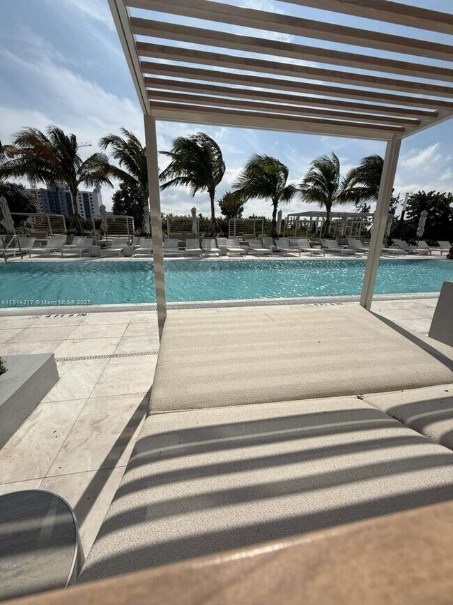 Building Photo - 580 72nd St