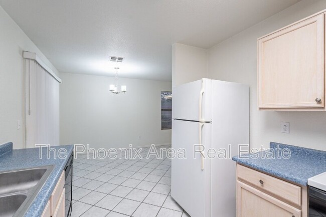 Building Photo - 663 S Colonial Ct