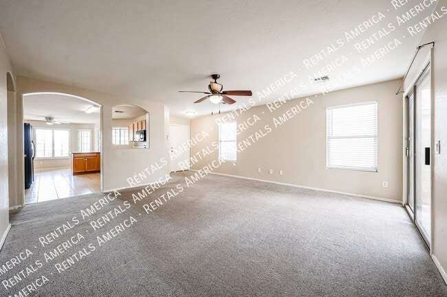 Building Photo - 9202 W MacKenzie Dr