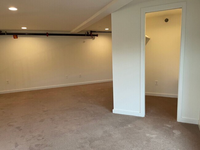 Building Photo - Mariposa Street 1020