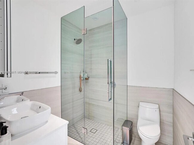 Building Photo - 5705 SW 60th Ave