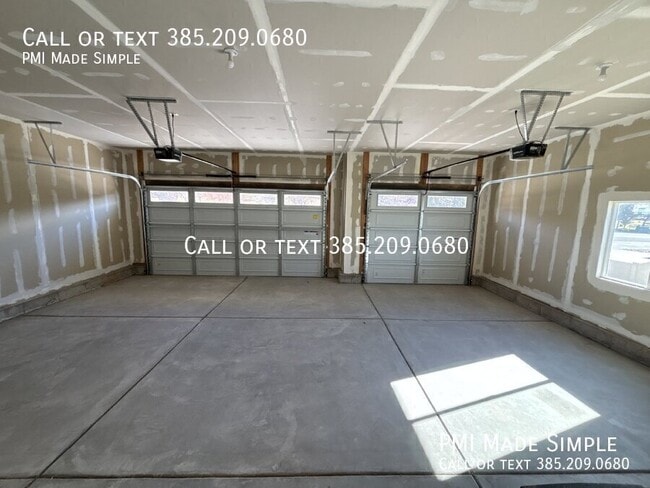 Building Photo - 1215 N 400 E