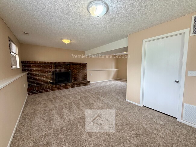 Building Photo - 6156 Del Paz Dr
