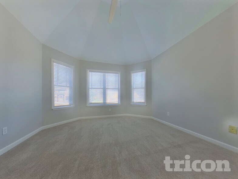 Building Photo - 4617 Town Manor Dr