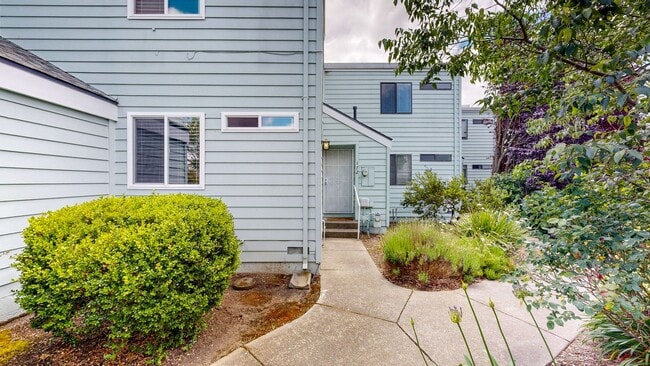 Building Photo - Serene 2 Bedroom 2 Bath Townhome in Windsor, CA with Carport Included!