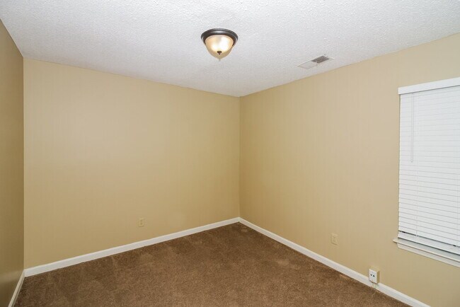 Building Photo - 4365 Ross Rd