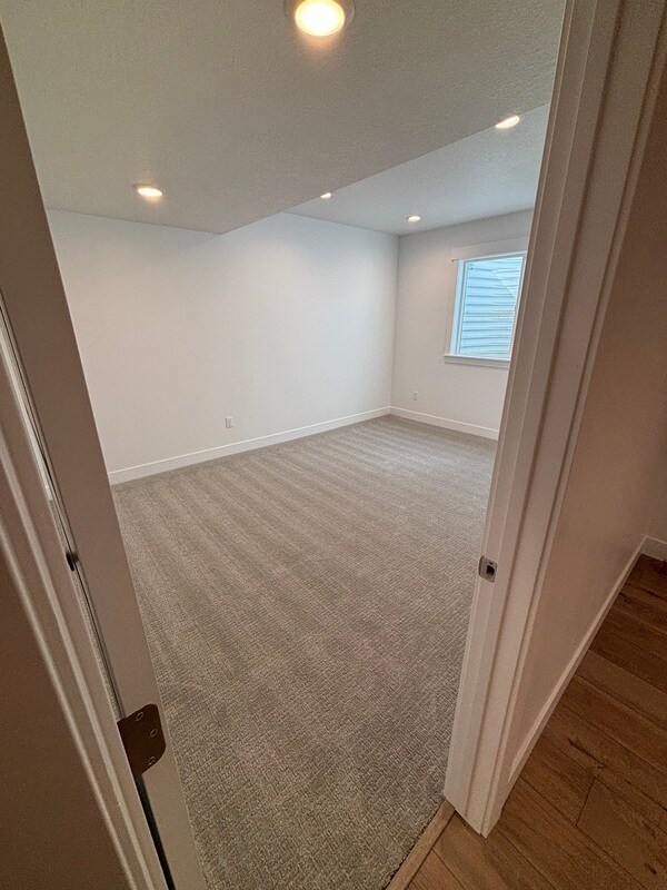Building Photo - 13326 S Henning Cir