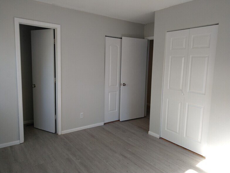 Master Bedroom w/Half Bath - 3326 SW Kiowa St