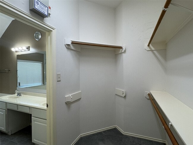 Building Photo - 9903 Edgewood Manor Ct