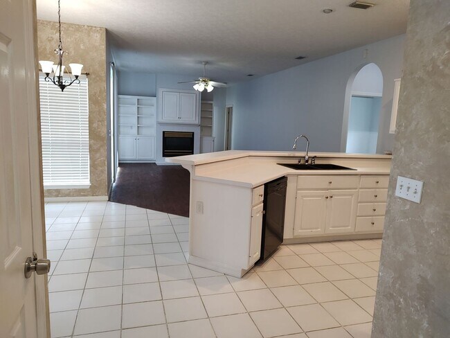 Building Photo - Beautiful Home w/Inground Pool in Peaceful Lynn Haven! *Pool Service Included!* *1/2 OFF 1st Mont...