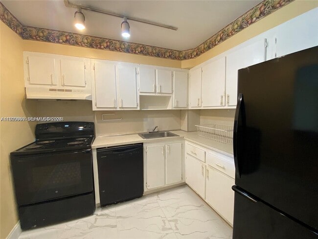 Building Photo - 16851 NE 23rd Ave