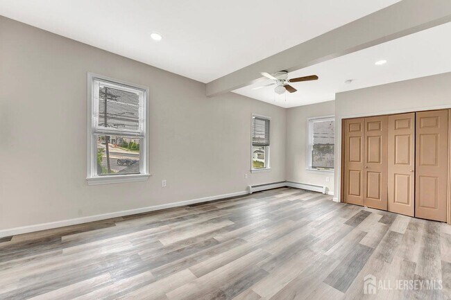 Building Photo - 601 Ridgeway Ave