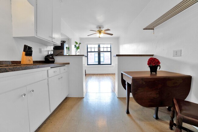 Floorplan - 610 Summit Apartments