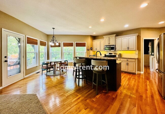 Building Photo - Beautiful Four Bedroom Home in a Quiet Neighborhood w/ an Updated Kitchen, Wood Floors, and a Fin...
