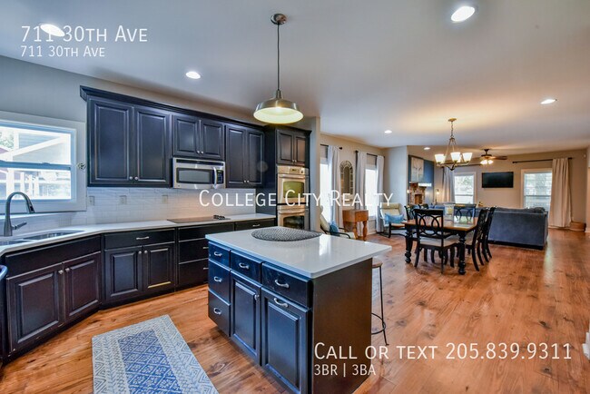 Building Photo - 711 30th Ave