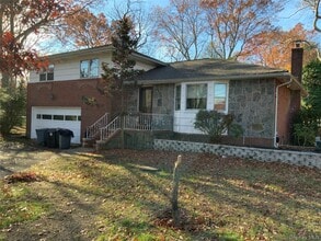 Building Photo - 20 Gildare Dr