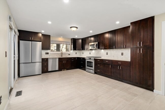 Building Photo - 93 Spyglass Hill Dr