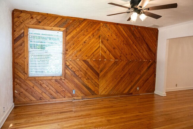 Building Photo - 1621 Davis St