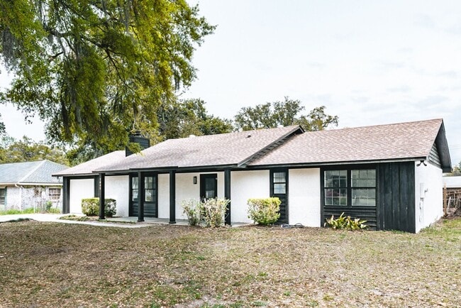 Building Photo - 3BR Home in Shell Point – Sunroom | Garage | Prime Location
